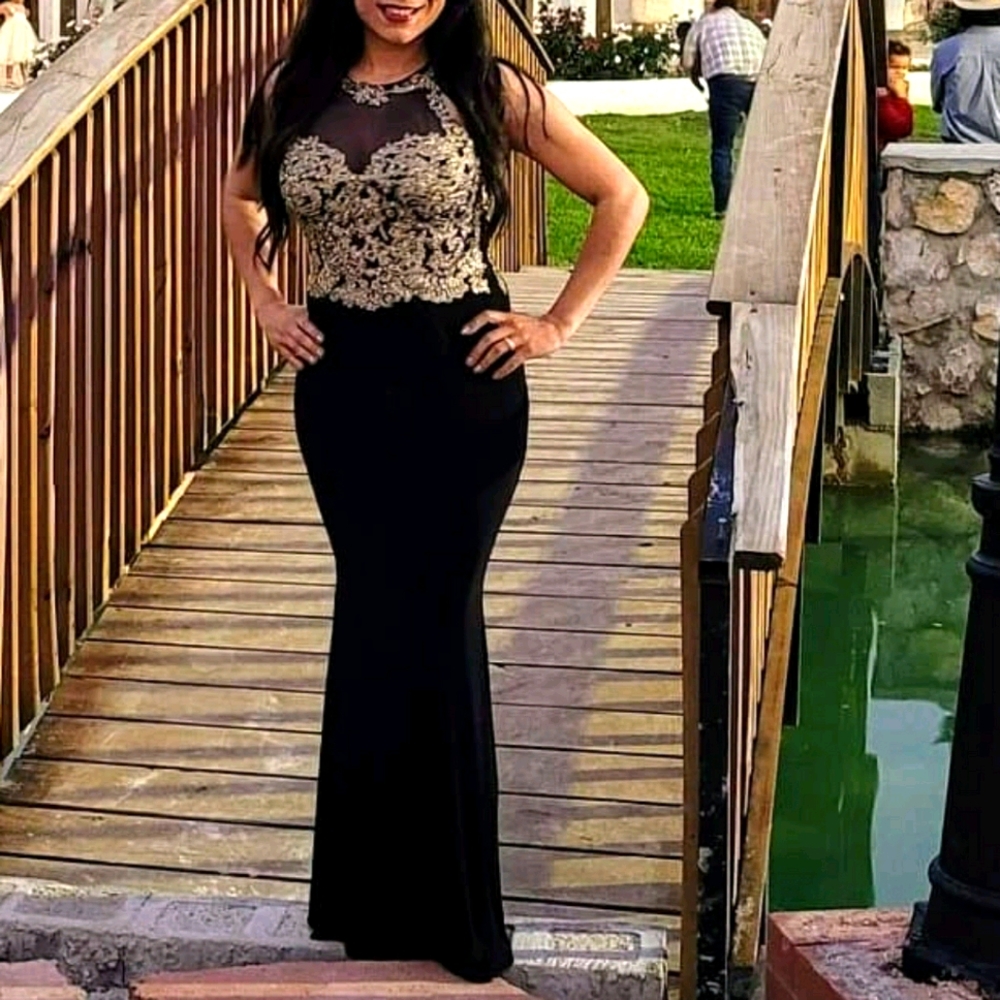 PROM 💛💛 XSCAPE Dress